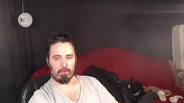 Snapshot of Metalstud chatting on March 2025 03:33:02 AM Metalstud online show from March 2025 03:33:02 AM