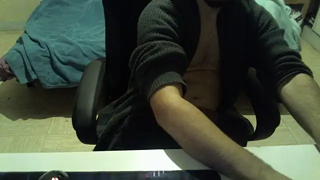 Snapshot of kevinmillas chatting on December 2024 11:07:01 PM kevinmillas online show from December 2024 11:07:01 PM