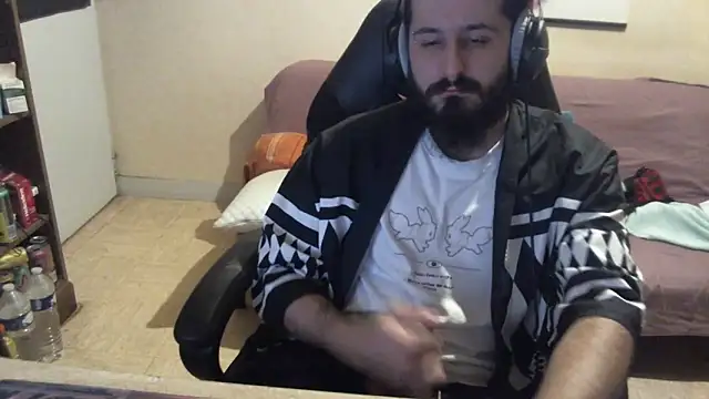 Snapshot of kevinmillas chatting on March 2026 07:40:01 PM kevinmillas online show from March 2026 07:40:01 PM