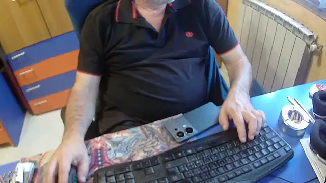 Snapshot of Tango128 chatting on September 2025 06:37:02 AM Tango128 online show from September 2025 06:37:02 AM