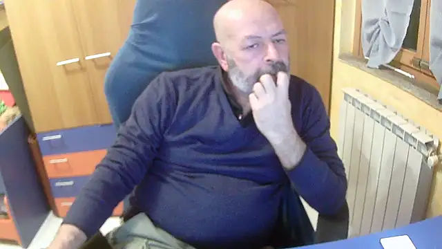 Snapshot of Tango128 chatting on November 2025 05:44:02 PM Tango128 online show from November 2025 05:44:02 PM