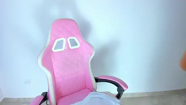 Snapshot of MeganWhite3 chatting on January 2025 04:19:02 AM MeganWhite3 online show from January 2025 04:19:02 AM