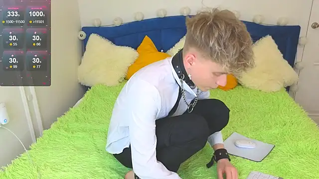 Snapshot of LandelRay chatting on September 2025 05:02:02 PM LandelRay online show from September 2025 05:02:02 PM