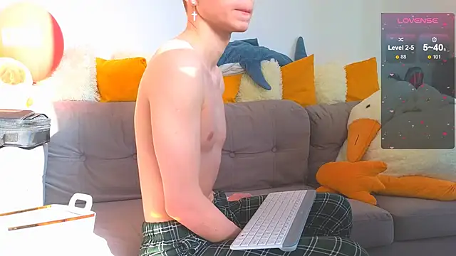 Snapshot of LandelRay chatting on February 2026 09:02:02 AM LandelRay online show from February 2026 09:02:02 AM