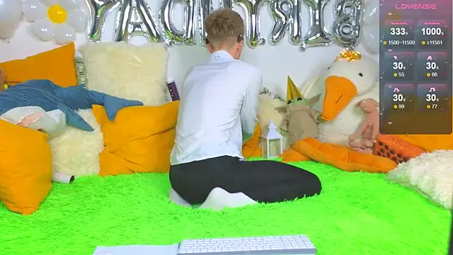 Snapshot of LandelRay chatting on February 2026 06:36:01 PM LandelRay online show from February 2026 06:36:01 PM