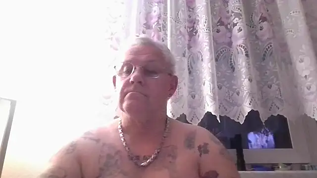 smaili1513 online show from September 2025 04:02:02 AM