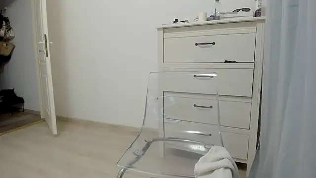 woolfiie online show from February 2025 11:19:02 PM