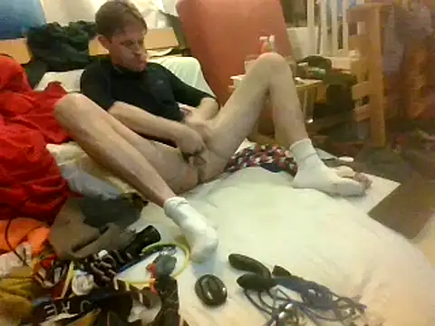 Snapshot of londonfuckwhore chatting on January 2025 03:48:01 PM londonfuckwhore online show from January 2025 03:48:01 PM