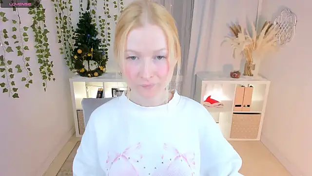 Snapshot of Laly_Peach chatting on January 2025 07:40:01 PM Laly Peach online show from January 2025 07:40:01 PM