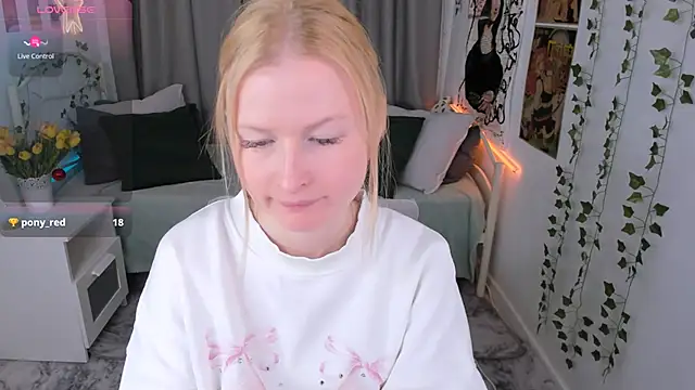 Snapshot of Laly_Peach chatting on January 2025 07:32:01 PM Laly Peach online show from January 2025 07:32:01 PM