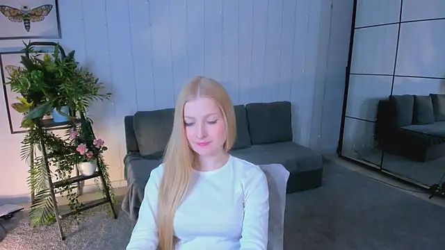 Snapshot of Laly_Peach chatting on February 2025 04:15:01 PM Laly Peach online show from February 2025 04:15:01 PM