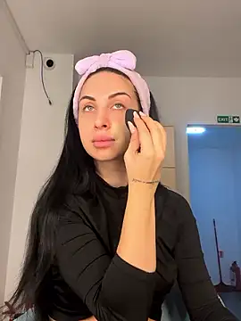 Snapshot of MeganHopeX chatting on December 2024 06:32:01 AM MeganHopeX online show from December 2024 06:32:01 AM