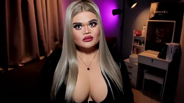 KarolinaThompson online show from December 2024 10:43:01 PM