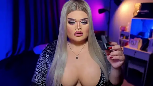 KarolinaThompson online show from December 2024 04:15:01 PM