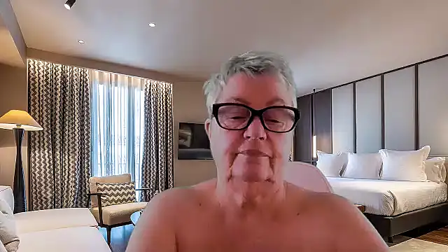 GrannyChrissy68 online show from January 2026 02:32:02 PM