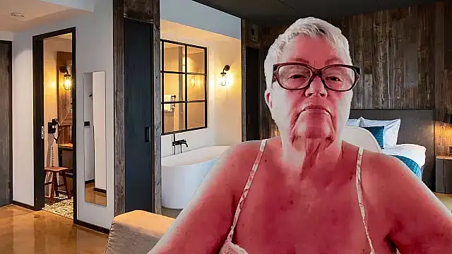GrannyChrissy68 online show from February 2026 02:00:02 PM
