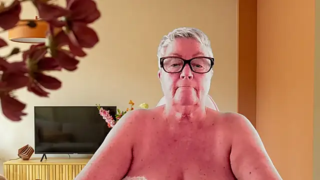 GrannyChrissy68 online show from February 2026 10:41:02 PM