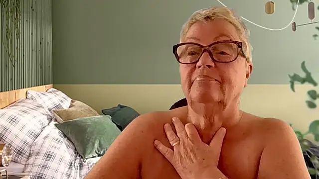 GrannyChrissy68 online show from March 2026 05:40:01 PM