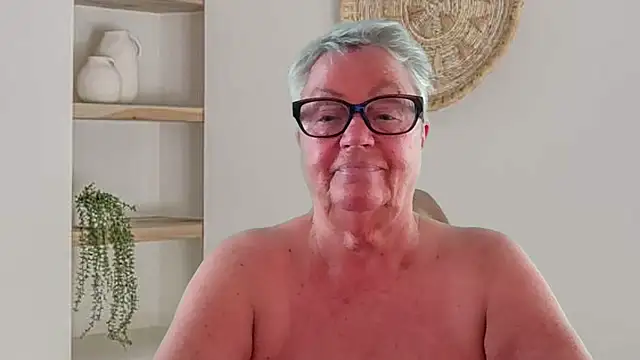 GrannyChrissy68 online show from April 2026 01:41:02 PM