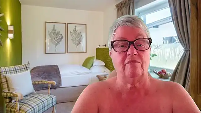 GrannyChrissy68 online show from May 2026 02:32:02 PM