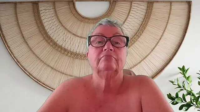 GrannyChrissy68 online show from May 2026 01:52:02 PM
