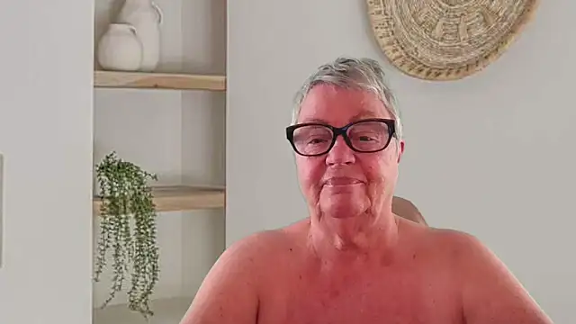 GrannyChrissy68 online show from May 2026 12:46:02 PM