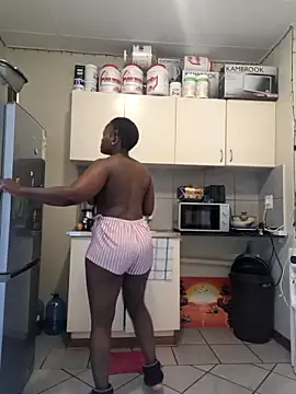 FitSelina66 online show from April 2026 07:28:01 AM