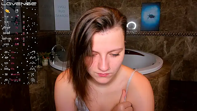 Snapshot of MelindaTin chatting on December 2024 01:08:01 AM MelindaTin online show from December 2024 01:08:01 AM