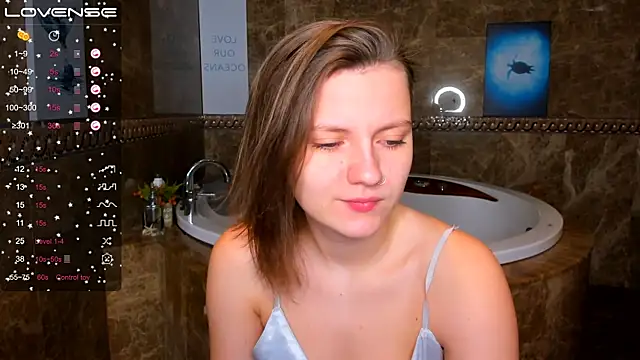 Snapshot of MelindaTin chatting on December 2024 01:07:02 AM MelindaTin online show from December 2024 01:07:02 AM