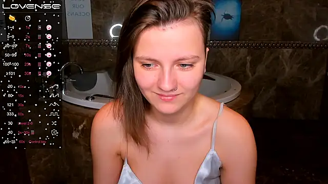 Snapshot of MelindaTin chatting on December 2024 04:20:01 AM MelindaTin online show from December 2024 04:20:01 AM