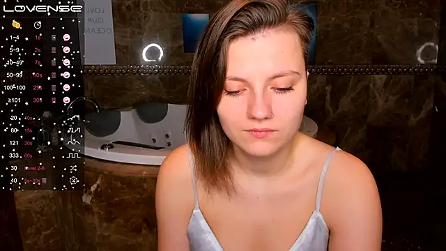 Snapshot of MelindaTin chatting on December 2024 01:13:01 AM MelindaTin online show from December 2024 01:13:01 AM