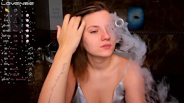 Snapshot of MelindaTin chatting on December 2024 01:47:02 AM MelindaTin online show from December 2024 01:47:02 AM