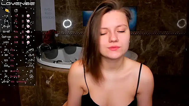 Snapshot of MelindaTin chatting on December 2024 01:37:02 AM MelindaTin online show from December 2024 01:37:02 AM