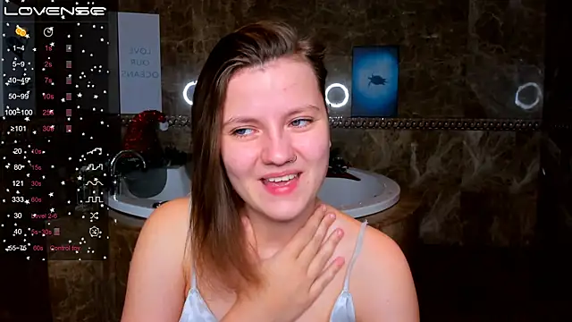 Snapshot of MelindaTin chatting on December 2024 04:01:02 AM MelindaTin online show from December 2024 04:01:02 AM