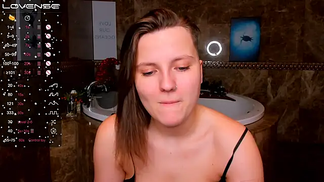 Snapshot of MelindaTin chatting on December 2024 07:47:02 AM MelindaTin online show from December 2024 07:47:02 AM