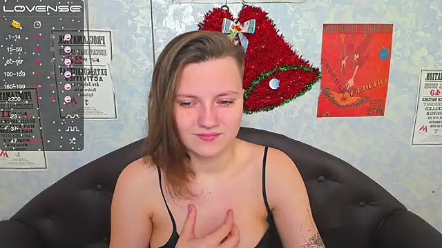 Snapshot of MelindaTin chatting on December 2024 08:18:01 AM MelindaTin online show from December 2024 08:18:01 AM