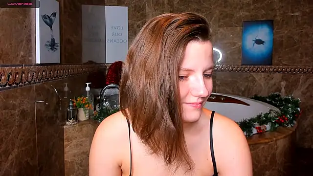 Snapshot of MelindaTin chatting on December 2024 01:22:01 AM MelindaTin online show from December 2024 01:22:01 AM