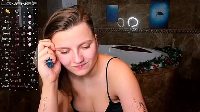 Snapshot of MelindaTin chatting on December 2024 07:29:02 AM MelindaTin online show from December 2024 07:29:02 AM