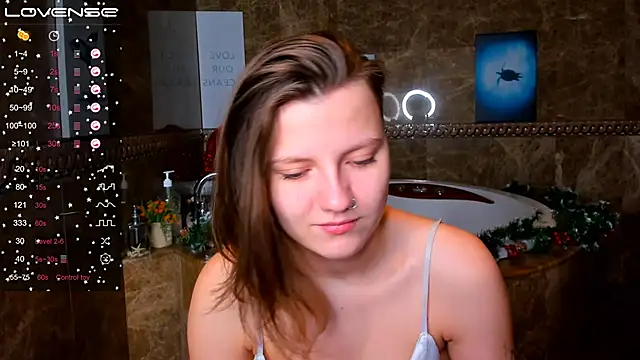 Snapshot of MelindaTin chatting on December 2024 01:34:02 AM MelindaTin online show from December 2024 01:34:02 AM