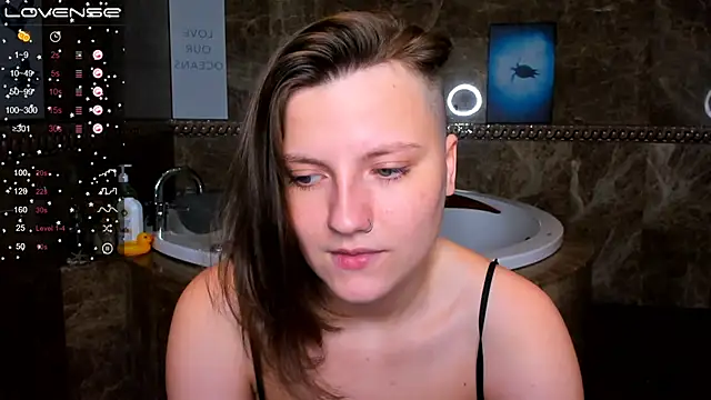 Snapshot of MelindaTin chatting on February 2025 03:53:02 AM MelindaTin online show from February 2025 03:53:02 AM