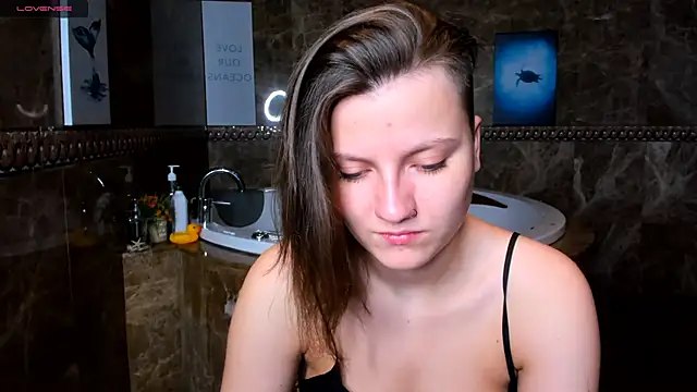 Snapshot of MelindaTin chatting on February 2025 12:16:01 AM MelindaTin online show from February 2025 12:16:01 AM