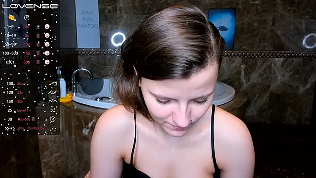 Snapshot of MelindaTin chatting on February 2025 03:48:01 AM MelindaTin online show from February 2025 03:48:01 AM