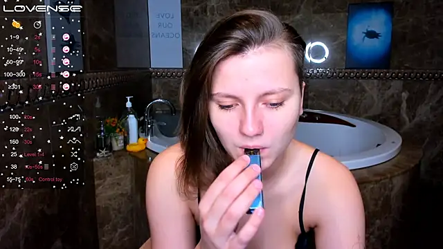 Snapshot of MelindaTin chatting on March 2025 01:54:02 AM MelindaTin online show from March 2025 01:54:02 AM