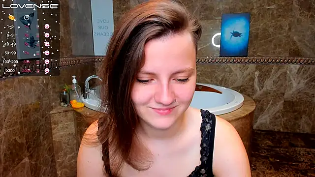 Snapshot of MelindaTin chatting on September 2025 01:05:02 AM MelindaTin online show from September 2025 01:05:02 AM