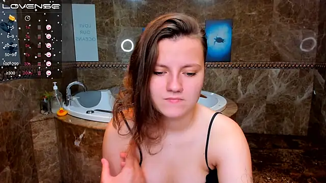 Snapshot of MelindaTin chatting on September 2025 01:09:01 AM MelindaTin online show from September 2025 01:09:01 AM