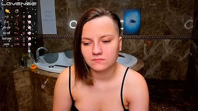 Snapshot of MelindaTin chatting on October 2025 01:25:02 AM MelindaTin online show from October 2025 01:25:02 AM