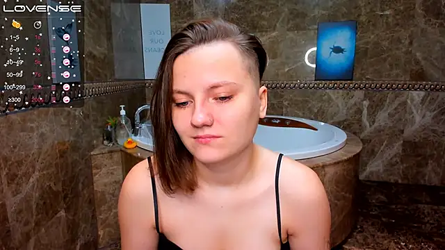 Snapshot of MelindaTin chatting on October 2025 02:21:02 AM MelindaTin online show from October 2025 02:21:02 AM