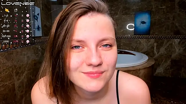 Snapshot of MelindaTin chatting on October 2025 01:44:01 AM MelindaTin online show from October 2025 01:44:01 AM