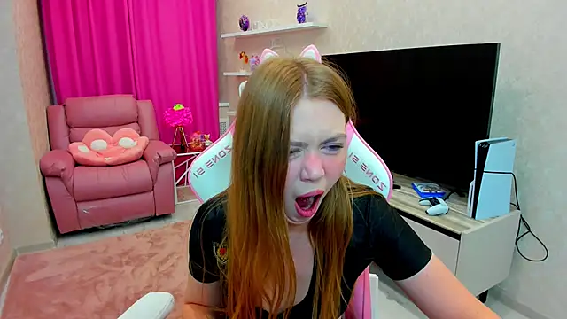 Strawberrye online show from October 2025 03:31:02 AM