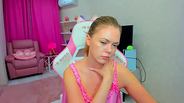 Strawberrye online show from April 2026 03:26:01 AM